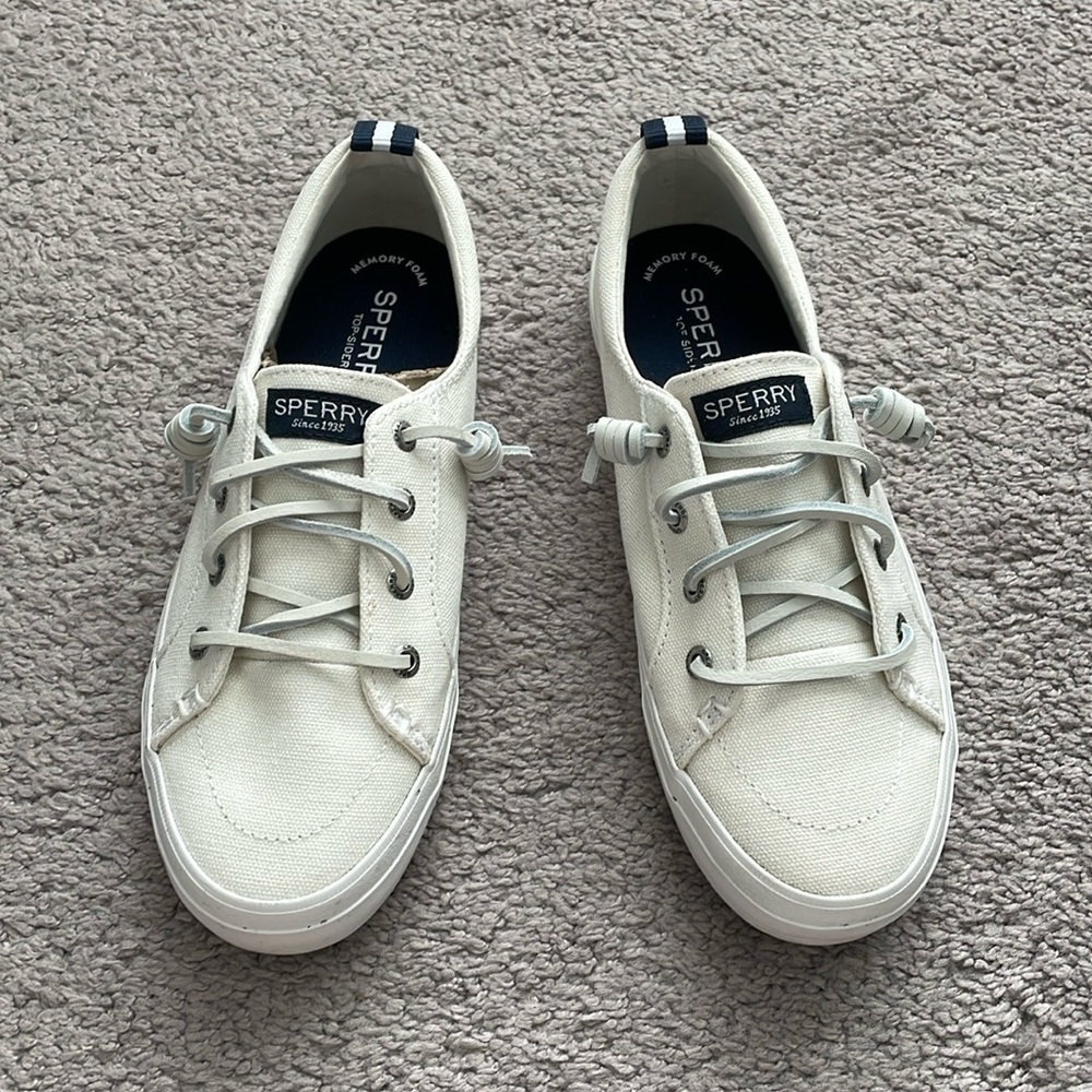 Sperry Women’s Crest Vibe Core Sneaker. White. Size 6